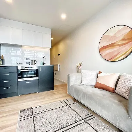 Chic Downtown 1Bed Aircon Apt With Pool Gym Sauna Near Skytower